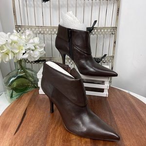 Diva Chrissy Ebony/Wind Womens Booties Brown size 8 1/2M.